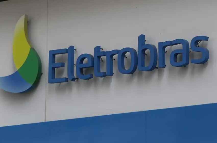  Lula barra projeto que previa reaproveitamento de empregados da Eletrobras privatizada