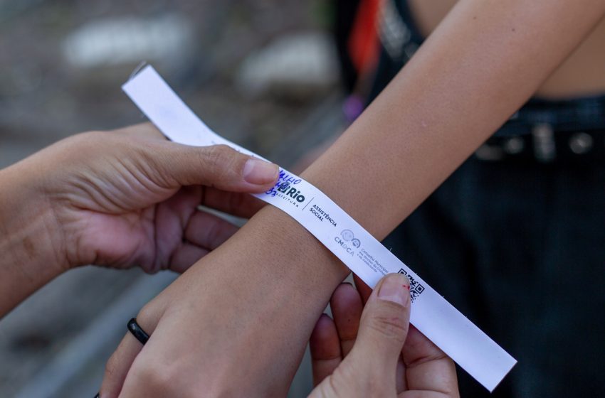  Prefeitura do Rio de Janeiro adota pulseiras de identificação para crianças no Réveillon