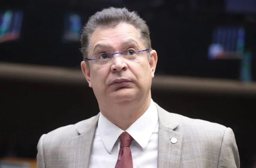  Sóstenes nega irregularidades e diz que dinheiro apreendido tem origem legal