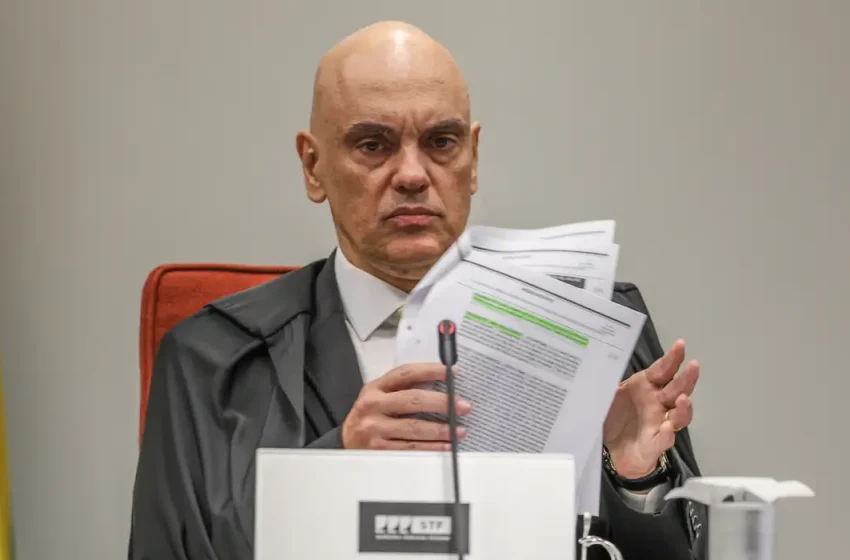  Moraes arquiva investigação contra dois delegados da PF por blitz na eleição de 2022