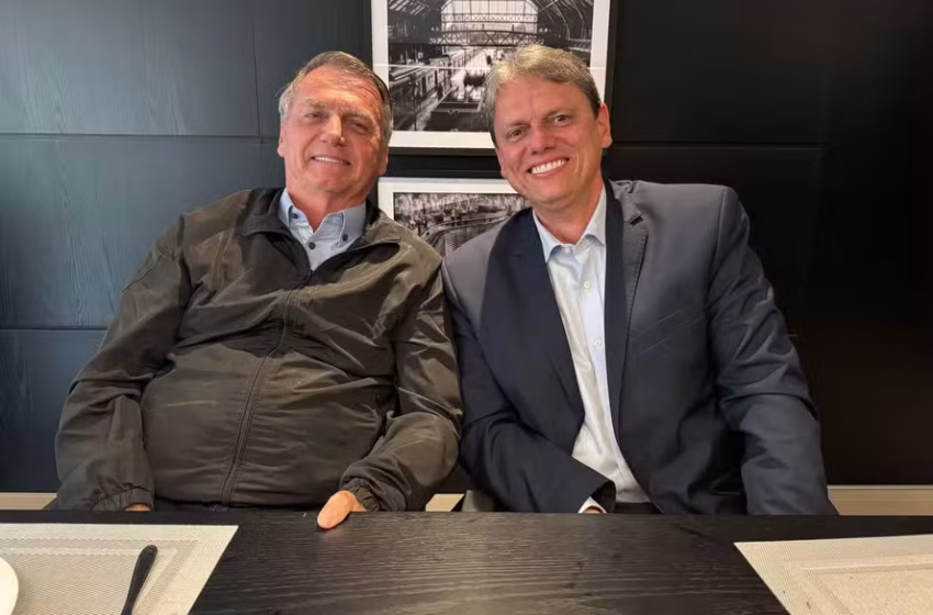  Tarcísio confirma apoio a Flávio Bolsonaro e descarta candidatura à Presidência