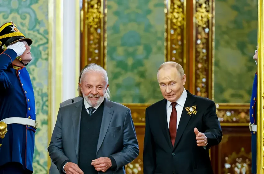  Lula e Putin conversaram, pela primeira vez, sobre a Venezuela nesta quarta (14) por telefone.