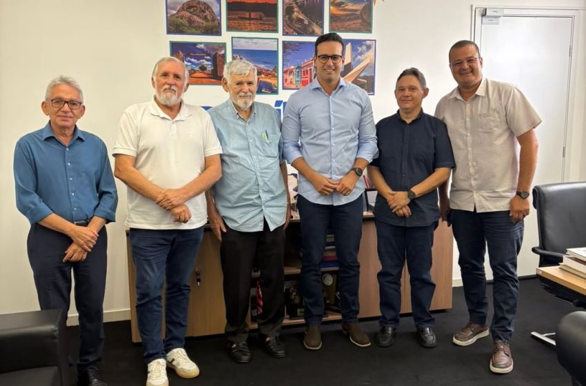  Em reunião com aliados, Luiz Couto confirma apoio a Lucas Ribeiro