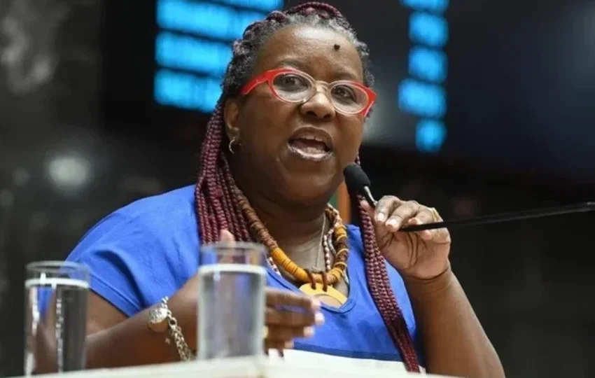  Ministra Macaé Evaristo critica esvaziamento dos direitos humanos e alerta para “lei do mais forte” no cenário global