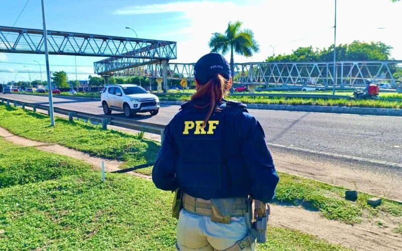  PRF flagra adolescentes em moto irregular na BR-230, em João Pessoa
