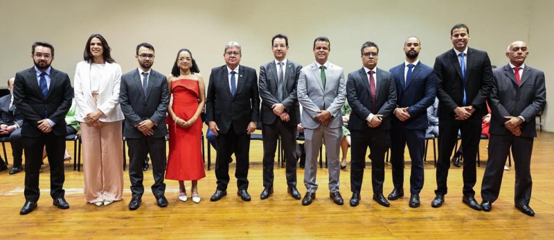  Novos procuradores do Estado e auditores de Contas Públicas tomam posse na Paraíba; veja nomes