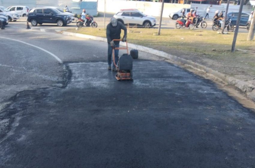  Seinfra encerra a semana com serviços de tapa-buraco e manutenção na rede de drenagem em mais de 25 bairros da Capital