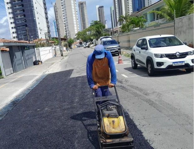  Operação tapa-buraco da Seinfra chega a 14 bairros de João Pessoa nesta terça-feira (06)