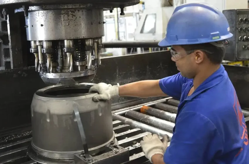  Setor industrial brasileiro esbarra em juros altos e enfrenta dificuldade para acessar crédito, aponta levantamento da CNI