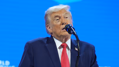  Trump diz que negociações sobre acordo dos EUA com a Groenlândia estão em andamento e sem prazo definido