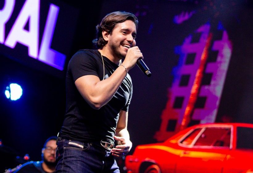  Cantor Victor Santos finaliza gravações de DVDs durante show no Festival Forró Verão nesta quinta-feira (29)