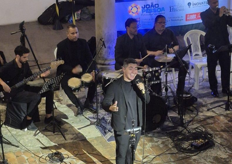  Projeto Viva o Centro com Música recebe Túlio Melo em show tributo a Frank Sinatra nesta quinta-feira (29)