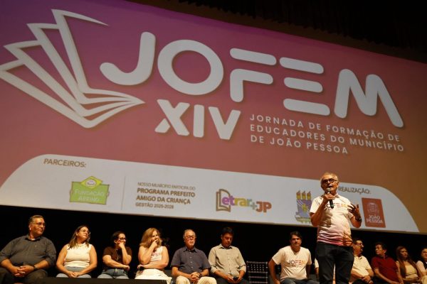  Durante abertura da Jofem, Cicero Lucena anuncia aumento de 8% aos professores da rede municipal de João Pessoa