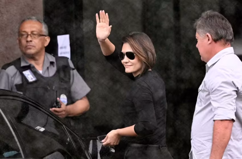  Michelle Bolsonaro busca Gilmar Mendes e tenta sensibilizar STF sobre prisão de Bolsonaro
