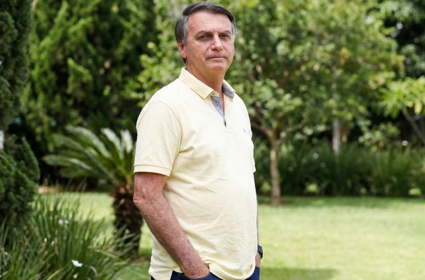  Moraes libera visitas de Carlos e Jair Renan a Bolsonaro, mas mantém veto a Flávio