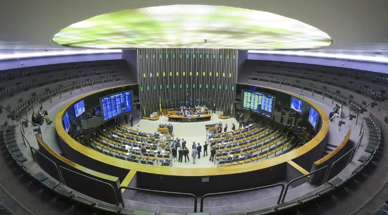  Inscrições para concurso da Câmara dos Deputados terminam nesta segunda-feira (26); salários chegam a R$ 30,8 mil