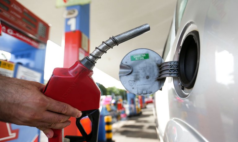  Petrobras reduz preço da gasolina em 5,2% a partir desta segunda-feira (27)