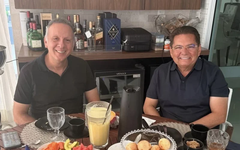  Aguinaldo Ribeiro e Adriano Galdino discutem estratégias para eleições de 2026 na Paraíba