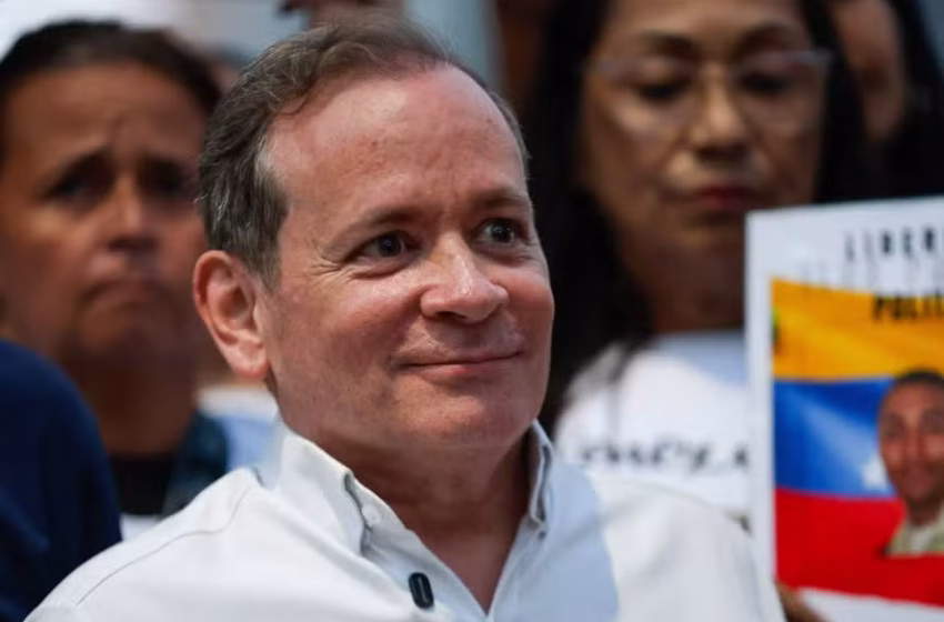  Opositor venezuelano Juan Pablo Guanipa é transferido para prisão domiciliar após nova detenção