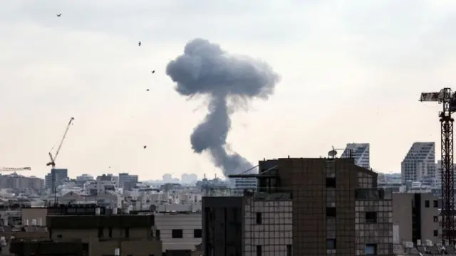  EUA e Israel realizam ataques coordenados contra o Irã