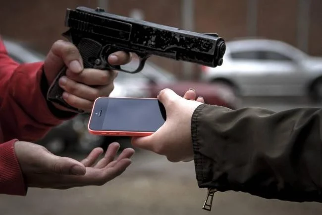  Comissão aprova projeto que amplia pena para furto e roubo de celulares para até 8 anos