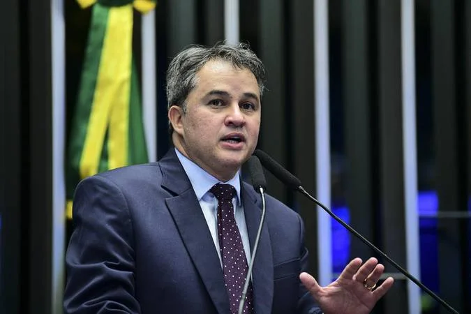 Efraim Filho reafirma apoio a Walber Virgolino em convenção do PL para eleições suplementares em Cabedelo