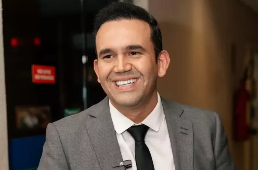  Jhonny Bezerra adia definição sobre apoio e mantém indefinição quanto a rompimento com João Azevêdo