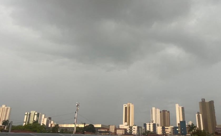  João Pessoa acumula 108,2 milímetros de chuva em 24 horas e Prefeitura mantém equipes em alerta