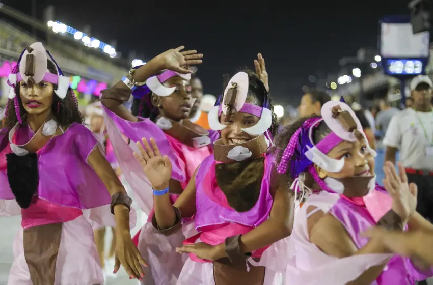  Nova geração do samba ocupa a Sapucaí com desfile de 12 escolas mirins nesta sexta-feira (20)