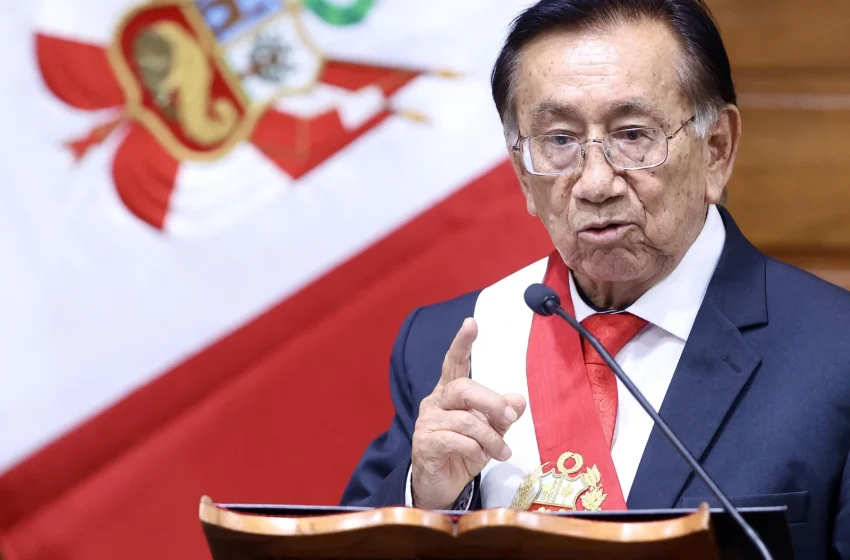  José María Balcázar assume Presidência interina do Peru após destituição de José Jerí