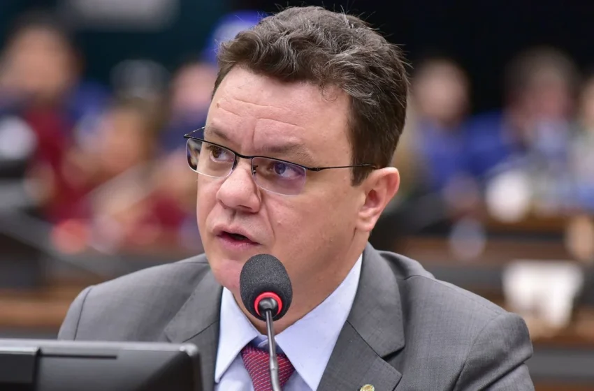  Hugo Motta articula indicação de Odair Cunha ao TCU e prevê votação da escala 6×1 para maio
