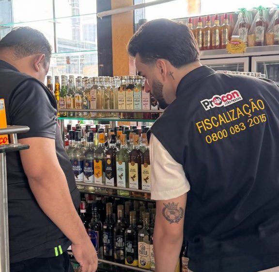 Procon-JP fiscaliza posto em Mangabeira, interdita bicos de gasolina e aplica duas autuações