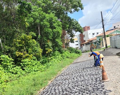  Seinfra intensifica operação tapa-buraco e avança com manutenção na rede de drenagem nesta quarta-feira (25)
