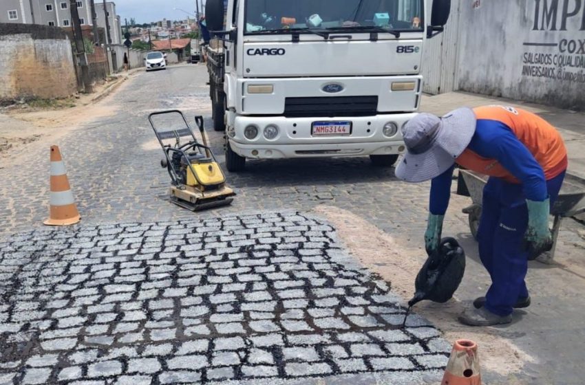  Seinfra encerra semana com operação tapa-buracos em mais de 25 bairros de João Pessoa
