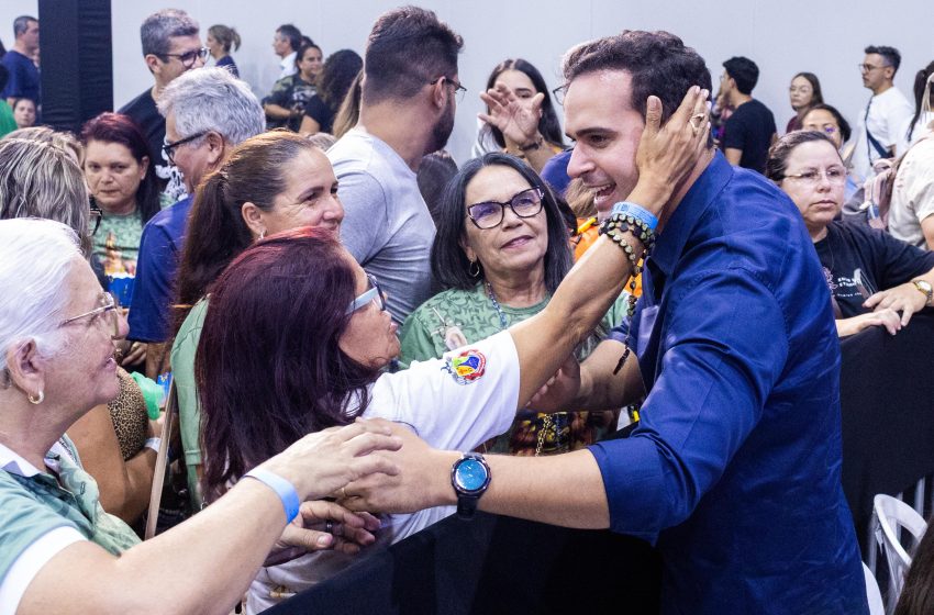  Lucas Ribeiro  vai ao encerramento do Crescer, e fecha carnaval ao lado dos católicos.  Veja imagens