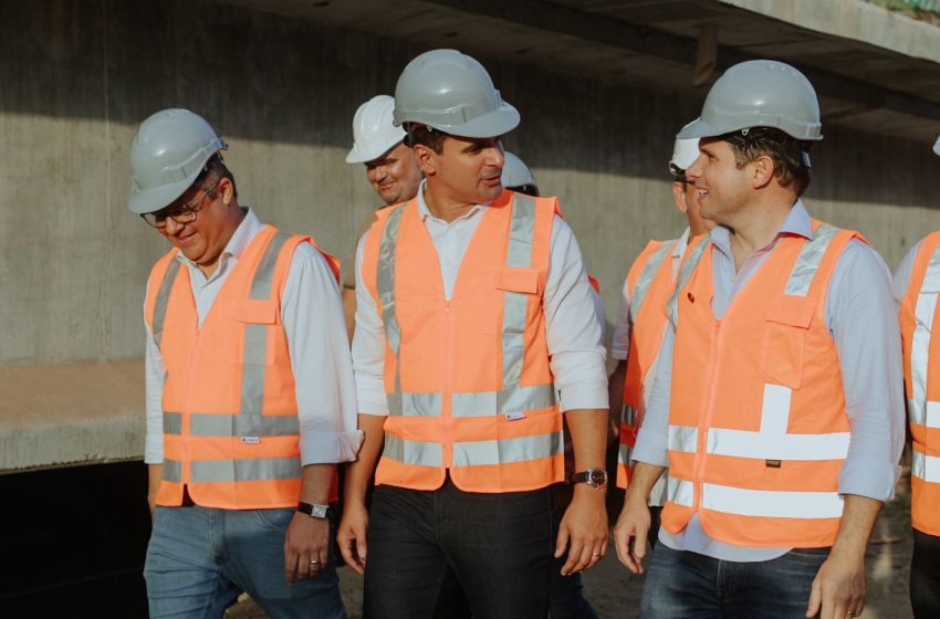  Lucas Ribeiro inspeciona obra da Ponte do Futuro, que atinge 50% de conclusão e projeta desenvolvimento da região