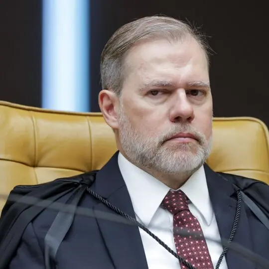  Toffoli deixa relatoria de investigação sobre Banco Master no STF após menções em celular de banqueiro