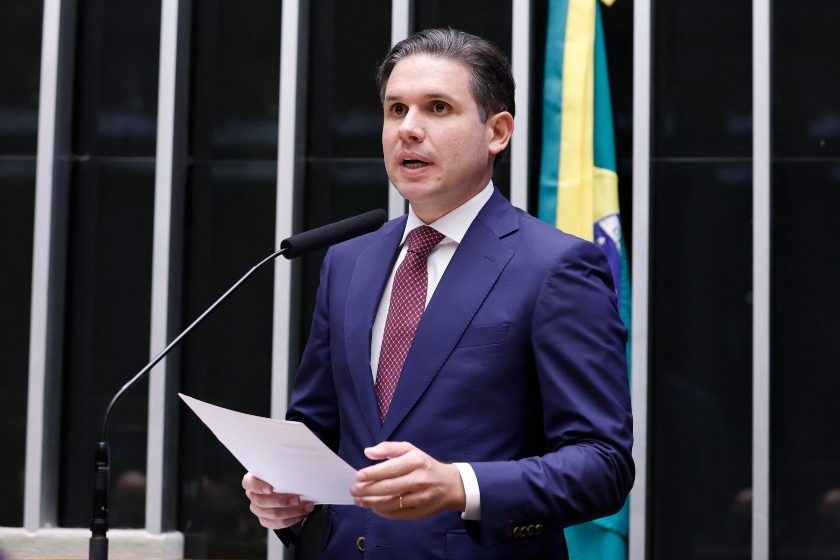  Câmara encaminha PEC do fim da escala 6×1 para análise na CCJ