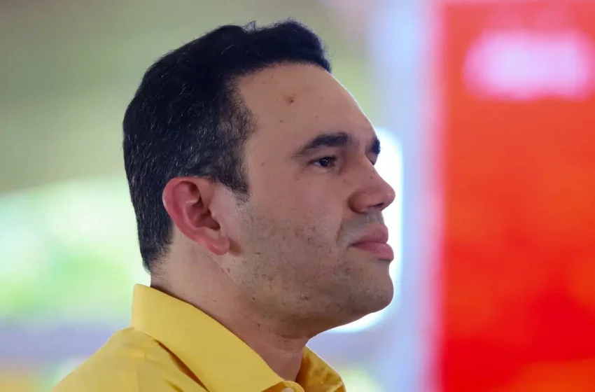  Postagem de Jhony Bezerra reforça rumores de afastamento da base governista