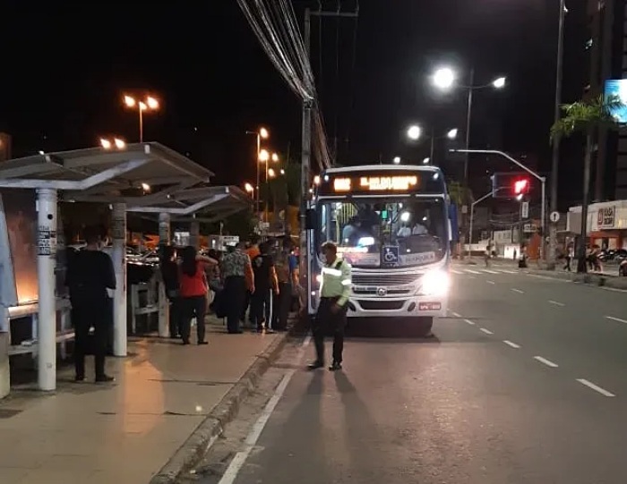  Em João Pessoa, após as 20h, motoristas de ônibus poderão permitir que mulheres desembarquem fora do ponto.