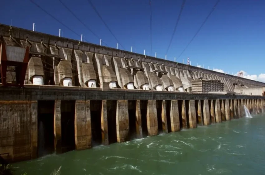  Falha em linhas de transmissão de Itaipu provoca apagão em partes do Paraguai em meio a onda de calor