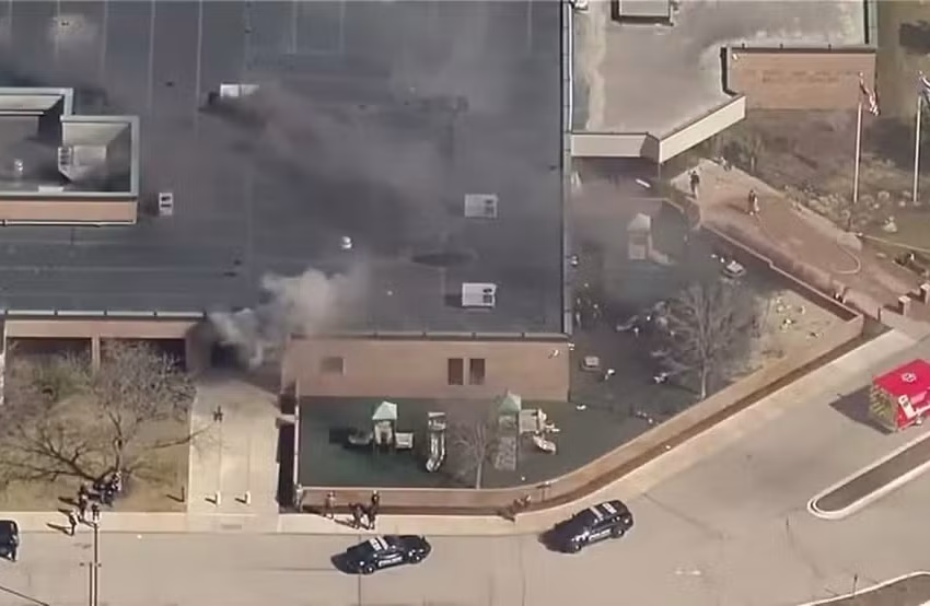  Tiroteio em sinagoga na região de Detroit deixa suspeito morto e mobiliza polícia