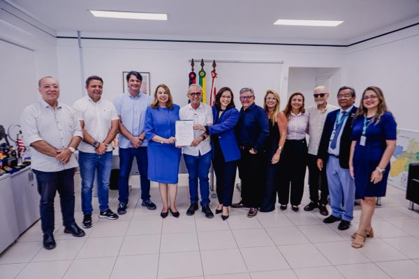  Cícero Lucena amplia ações sustentáveis com instalação de totens de hidratação na Capital, em parceria com a Sicoob Nordeste