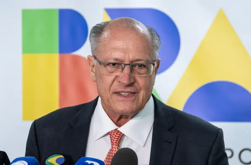  Alckmin confirma saída do ministério até 4 de abril