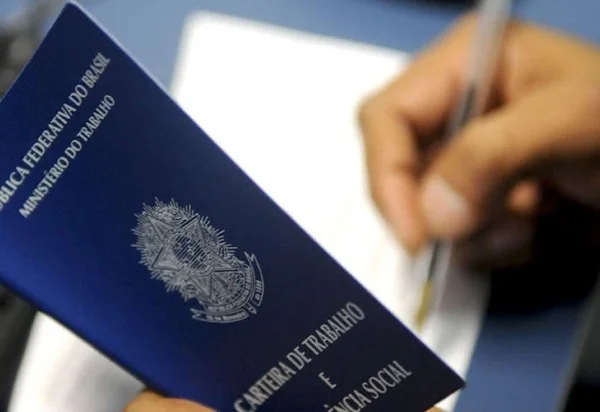  Brasil gera 112 mil empregos formais em janeiro, superando expectativa do mercado