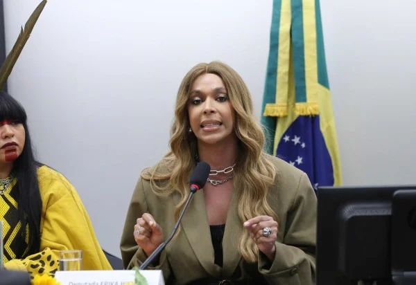  Erika Hilton é eleita presidente da Comissão de Defesa dos Direitos da Mulher da Câmara