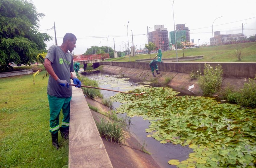  Emlur inicia a semana com serviços de limpeza mesmo com clima instável em João Pessoa