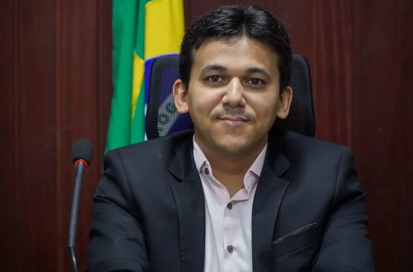  Prefeito de Santa Rita é criticado após deixar missa por falta de lugar reservado