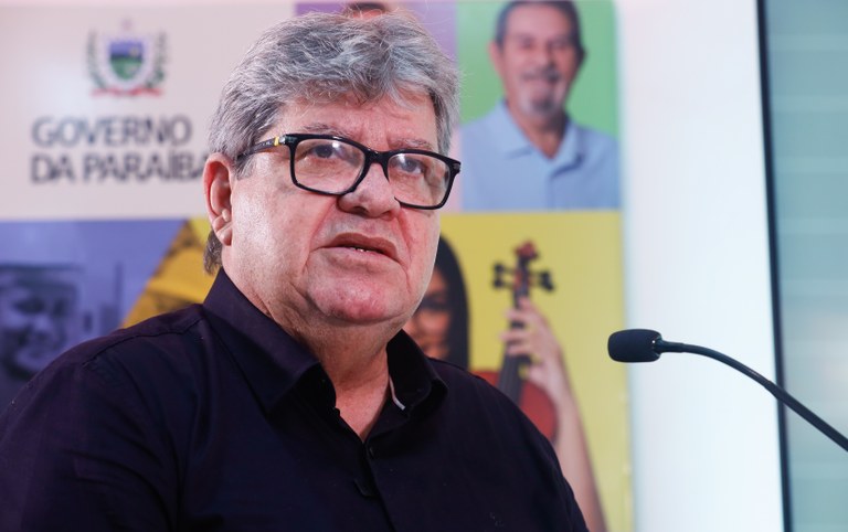  João Azevêdo aponta falta de harmonia na oposição e levanta dúvidas sobre candidatura de Cícero