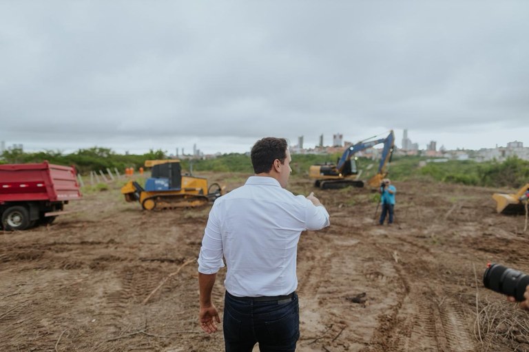  Lucas Ribeiro visita obra estratégica em Campina Grande e visita Expo Shoes 2026